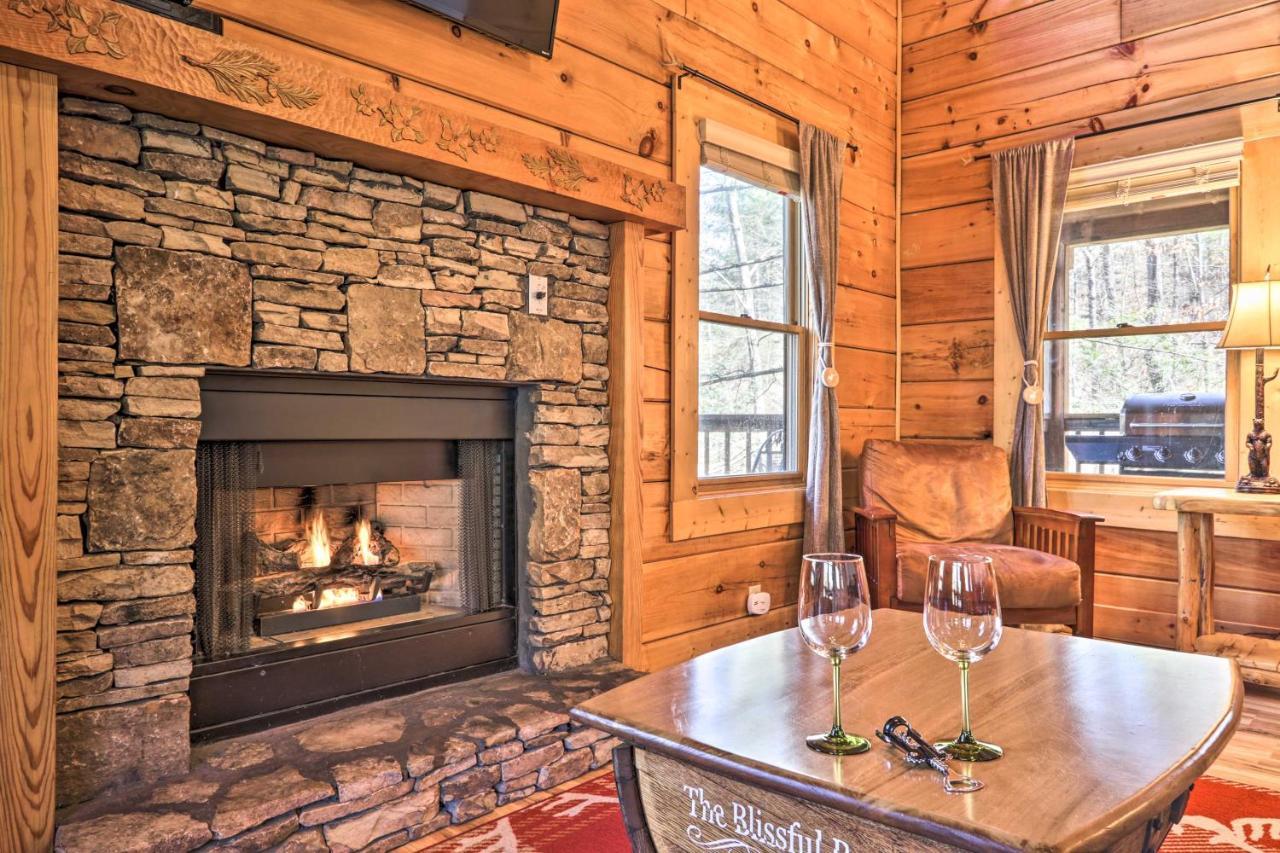 Cozy Cabin With Hot Tub In The Heart Of Pigeon Forge Exterior foto