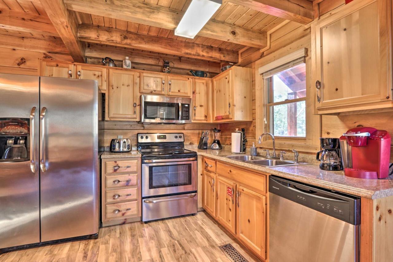 Cozy Cabin With Hot Tub In The Heart Of Pigeon Forge Exterior foto