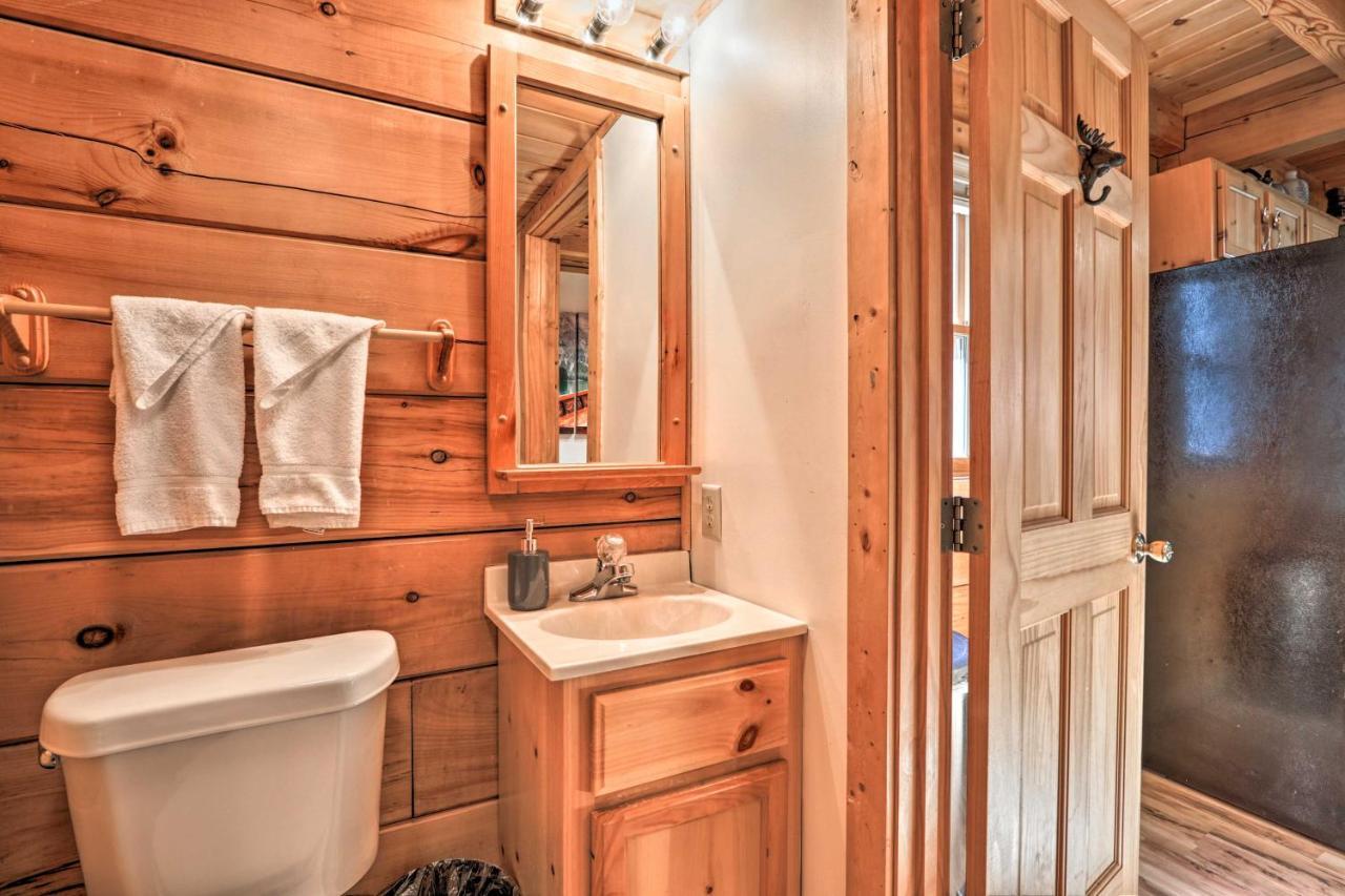 Cozy Cabin With Hot Tub In The Heart Of Pigeon Forge Exterior foto
