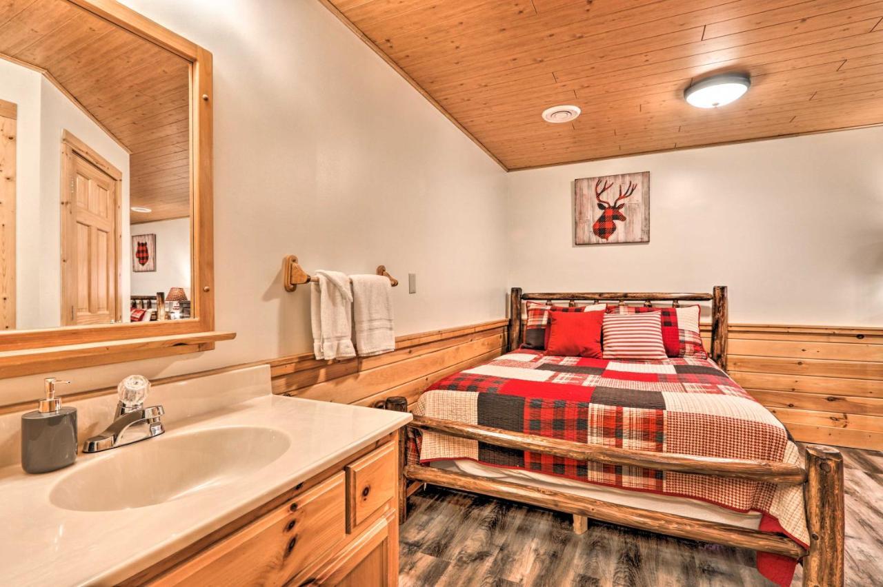 Cozy Cabin With Hot Tub In The Heart Of Pigeon Forge Exterior foto