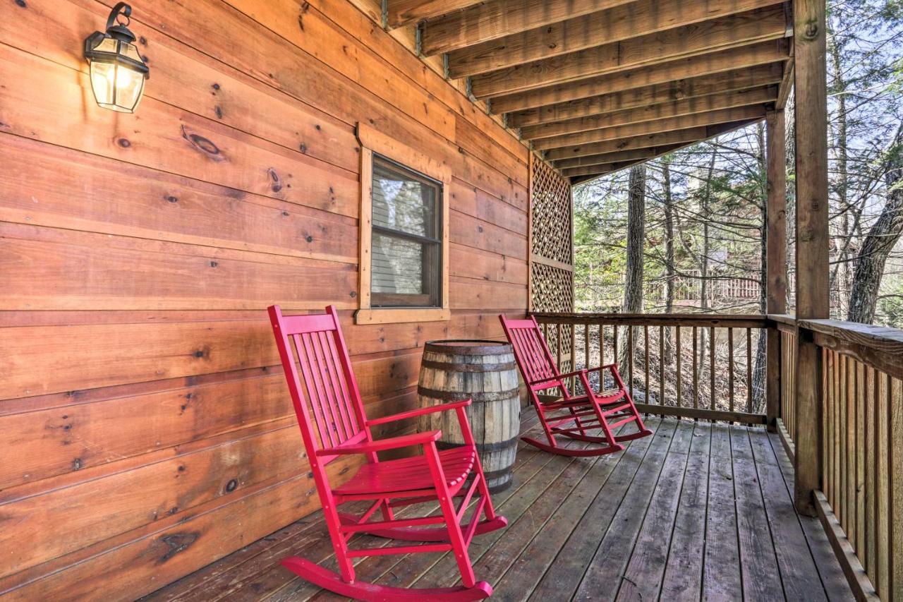 Cozy Cabin With Hot Tub In The Heart Of Pigeon Forge Exterior foto