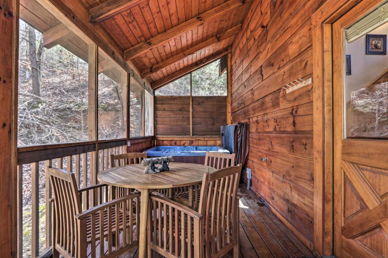 Cozy Cabin With Hot Tub In The Heart Of Pigeon Forge Exterior foto
