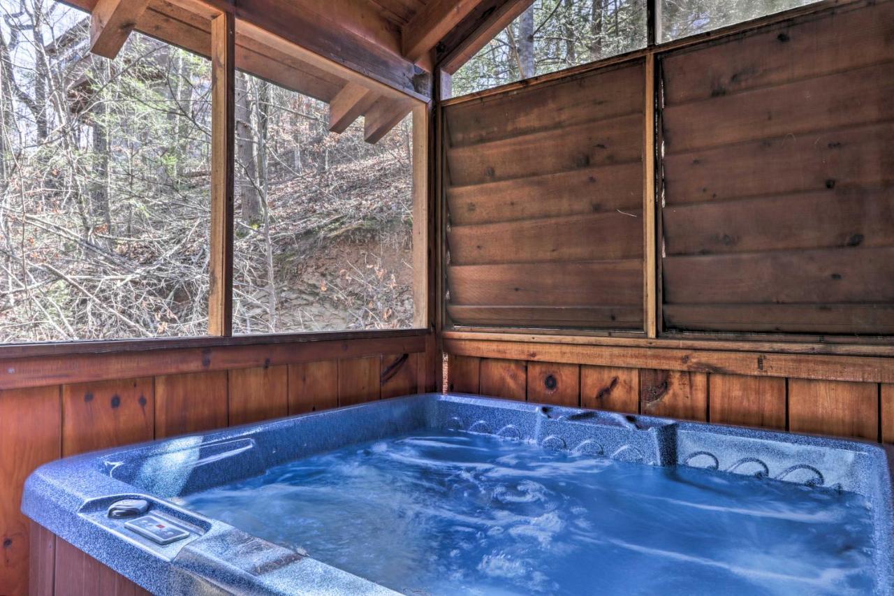 Cozy Cabin With Hot Tub In The Heart Of Pigeon Forge Exterior foto