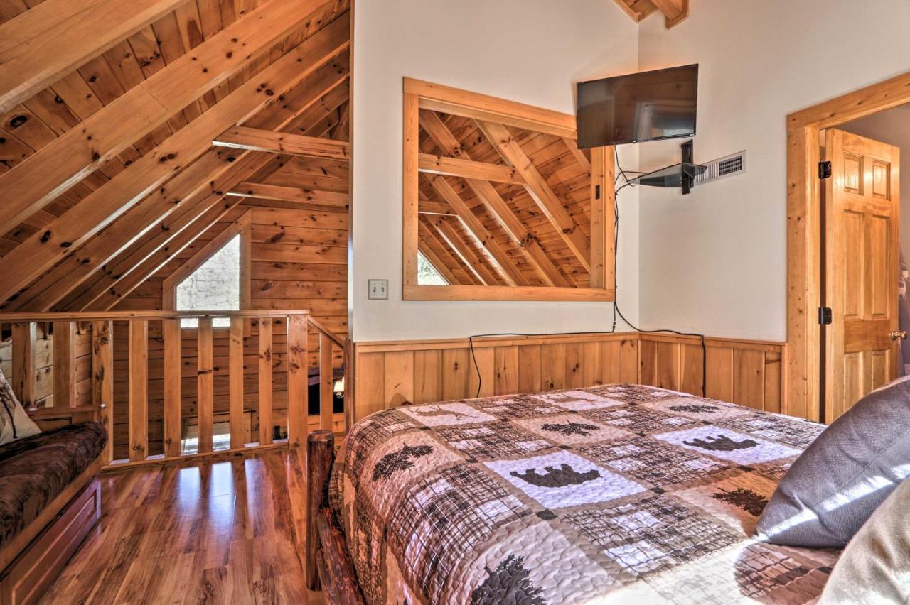 Cozy Cabin With Hot Tub In The Heart Of Pigeon Forge Exterior foto