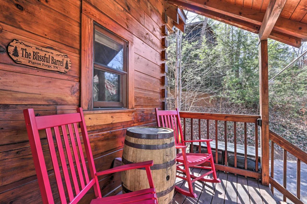 Cozy Cabin With Hot Tub In The Heart Of Pigeon Forge Exterior foto